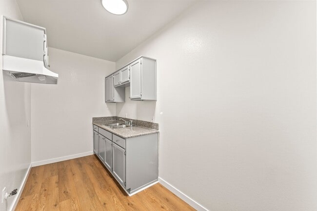 Photo - 842 W 83rd St Unit 01
