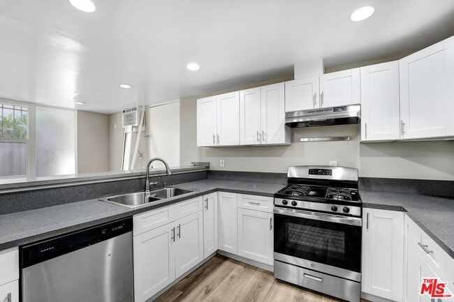 Photo - 932 Maltman Ave Unit 4