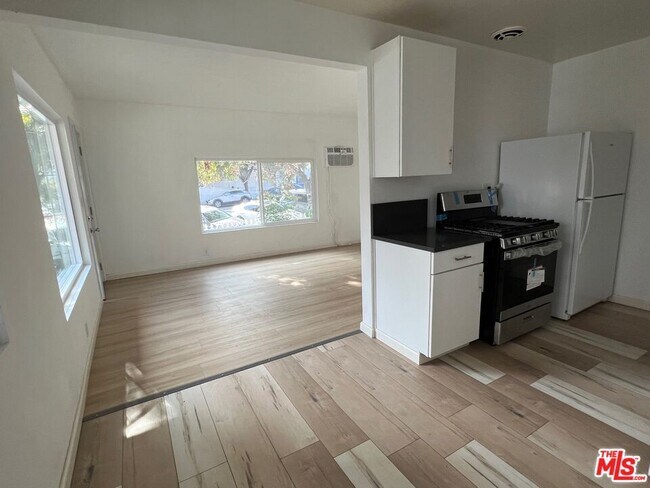 Photo - 2023 Reservoir St