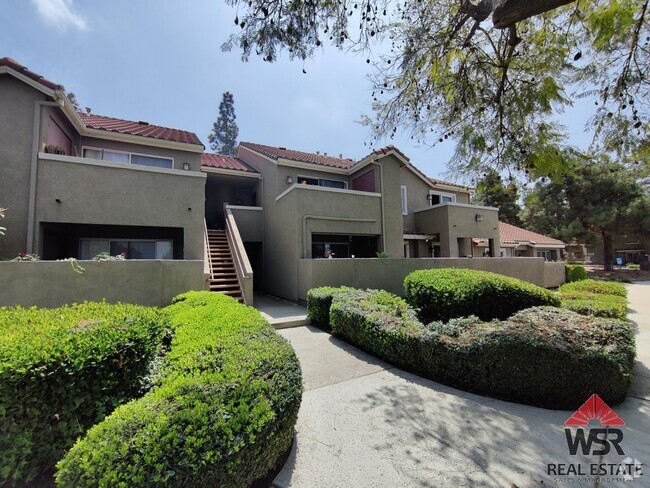 Building Photo - 2 Bedroom, Upstairs Condo