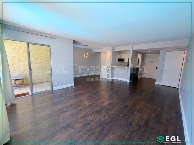 Photo - 6275 Canterbury Dr Unit 204