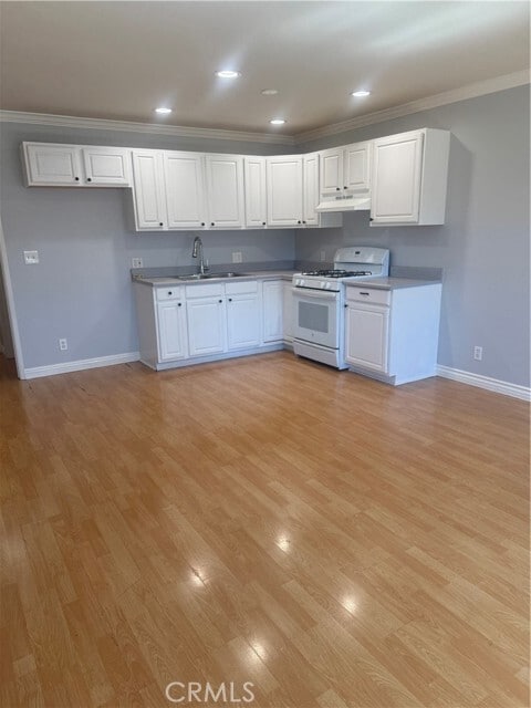 Photo - 6439 Woodman Ave Unit 2