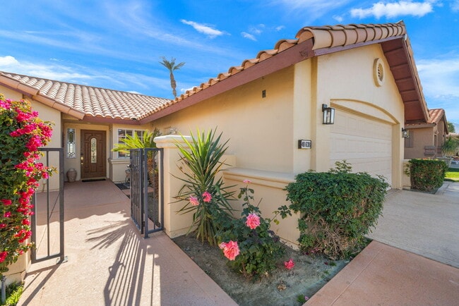 Photo - 48638 Hepburn Dr