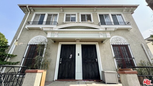 Building Photo - 316 S Coronado St