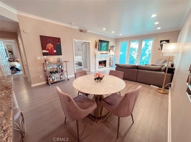 Photo - 2233 Martin Unit 207