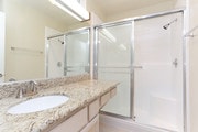 2x2 2nd bathroom - Villa Doheny I & II