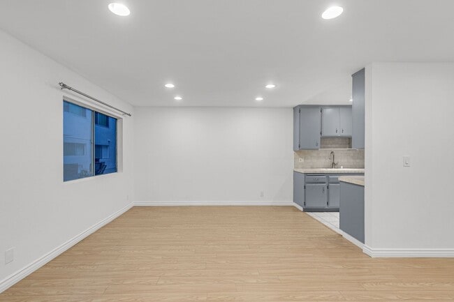 Photo - 121 Croft Ave Unit 108