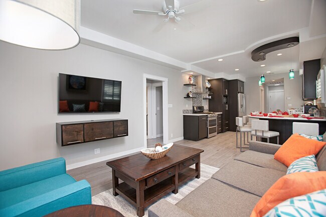 Photo - 819 Dover Ct