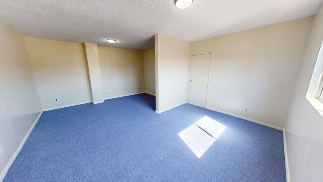 Building Photo - Beautiful Dormitory Style Housing Available Unit 5a - 2nd floor Rental