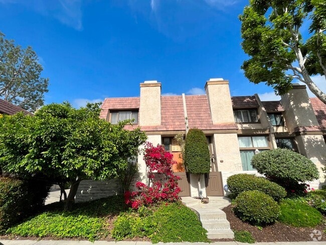 Building Photo - Northridge 3+2.5 in gated community w/pool... Rental
