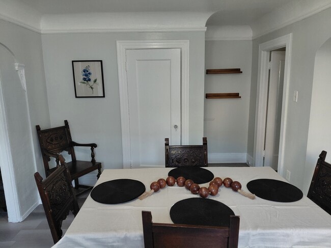 Photo - 2627 Buckingham Rd