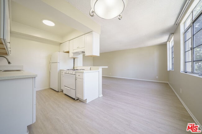 Photo - 456 S Harvard Blvd Unit 215