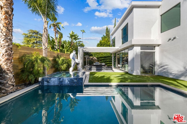 Building Photo - 4841 Alonzo Ave