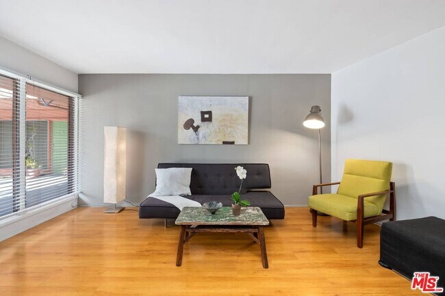 Photo - 1400 Hayworth Ave Unit 7