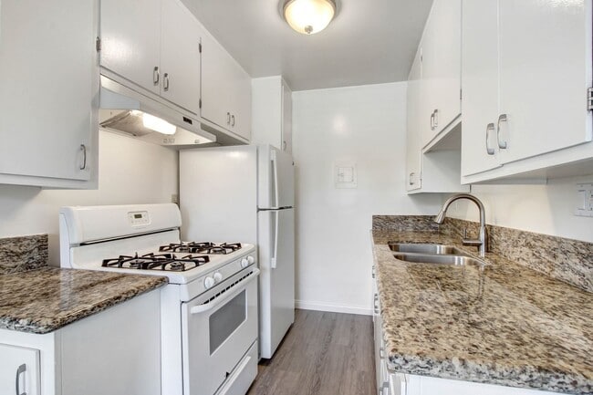 Building Photo - 529 Montana Ave Rental