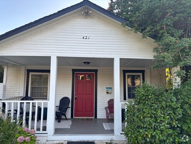 Building Photo - Cozy Coastal Furnished Cottage by the Paci... Rental