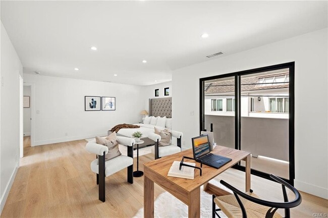 Photo - 26141 Via California