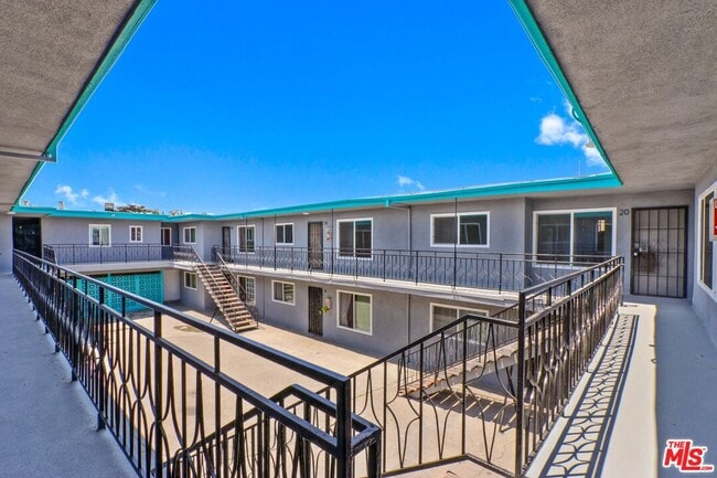 Photo - 1212 W 107th St Unit 7