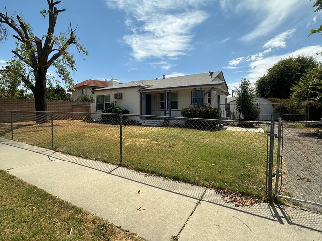 Building Photo - REMODELED HOME!