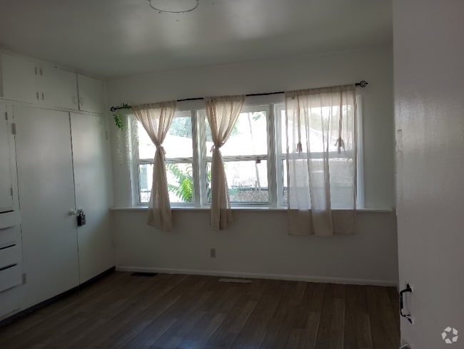 Building Photo - 871 E Franklin Ave Rental