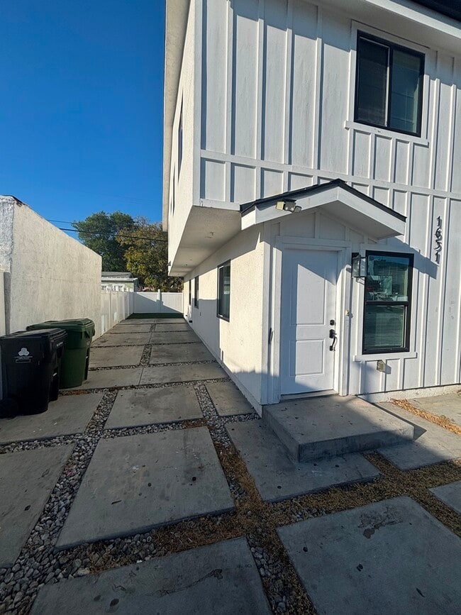 Photo - 1651 W 85th St