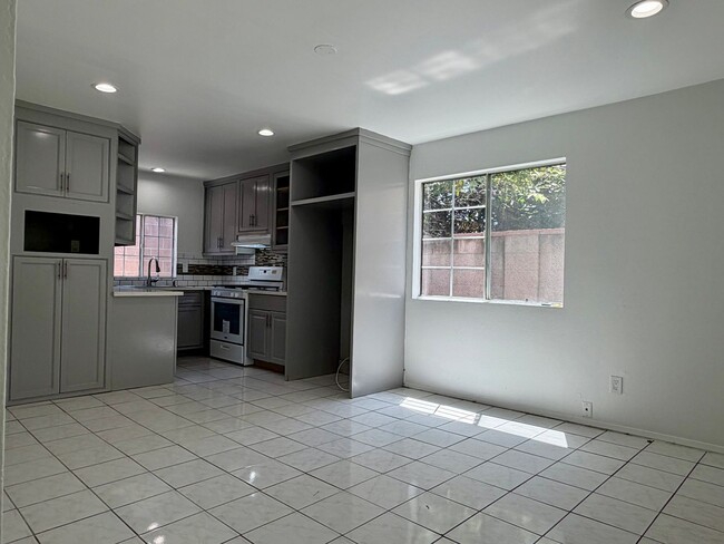 Photo - 4522-24 Unit 4524
