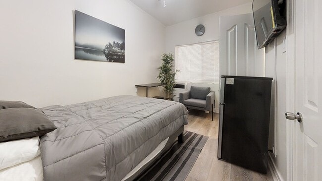 Photo - 647 W 18th St Condo