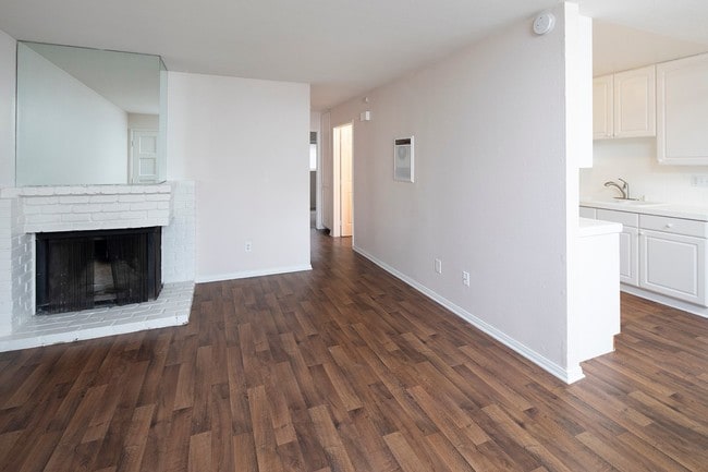 Photo - *OPEN HOUSE: 12/5 4-6PM* 2BR in Pacific Beach w/ a Fireplace and 2 Parking Spaces!