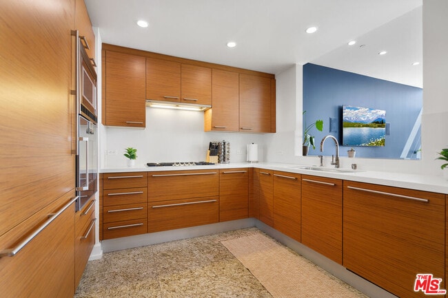 Building Photo - 900 W Olympic Blvd Unit 32G