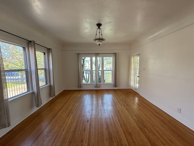 Photo - 1143 N Commonwealth Ave Unit 1145