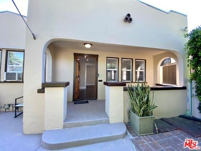 Building Photo - 8866 Cadillac Ave Rental