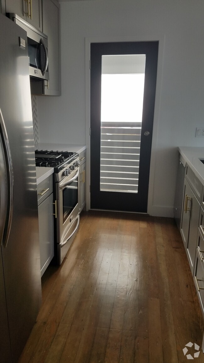 Building Photo - 201 42nd St Unit 201 42nd St. MB Rental