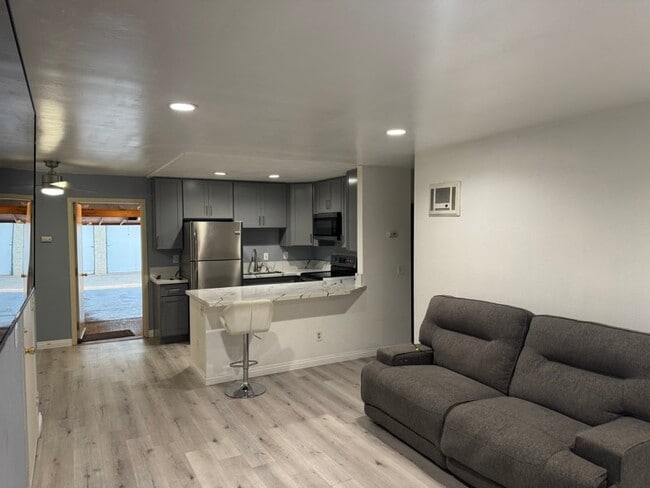 Photo - 12716 Lakeshore Dr Unit APT C