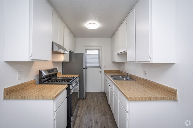 Interior Photo - 1776 Temple Ave