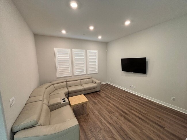 Photo - 3 Bedroom Home for Rent in Valencia!