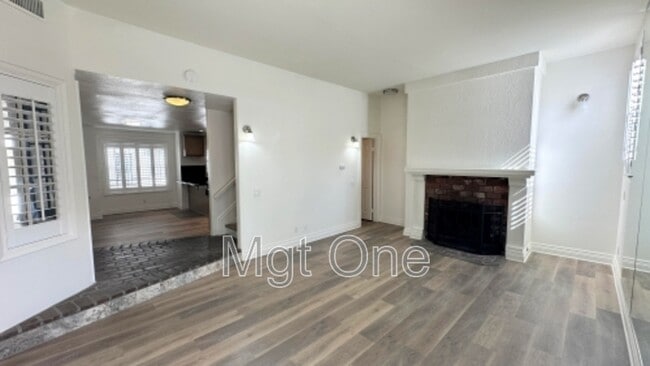 Photo - 819 W 15th St