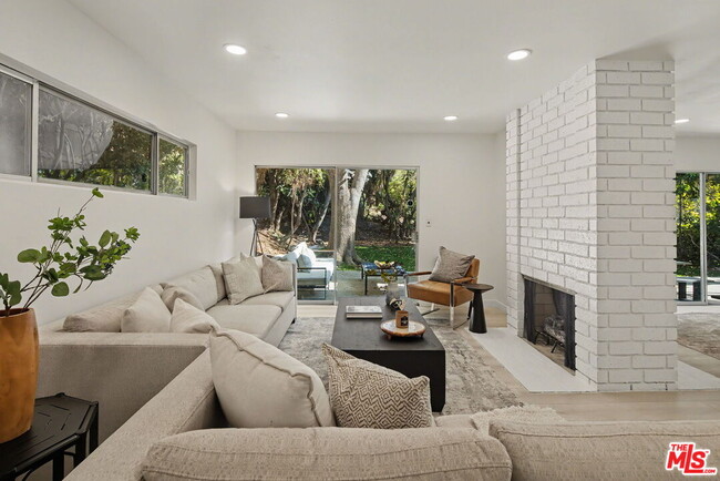 Photo - 2612 S Beverly Dr