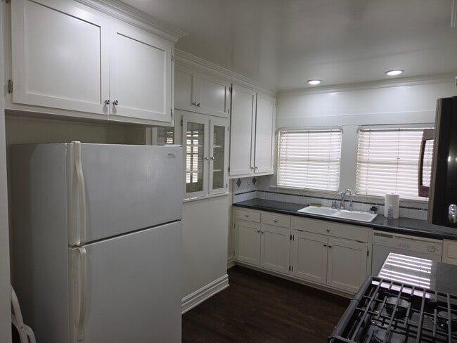 Photo - 540 S El Molino Ave Unit 542