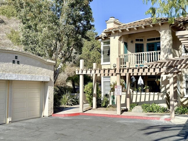 Building Photo - Upper Level Condo in Gated Community Unit 72