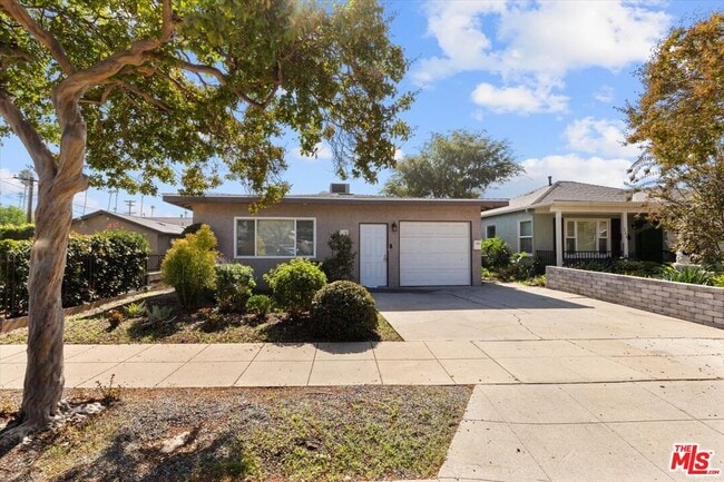 Photo - 262 MacDonald St