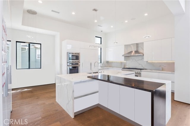 Photo - 332 Avenue E