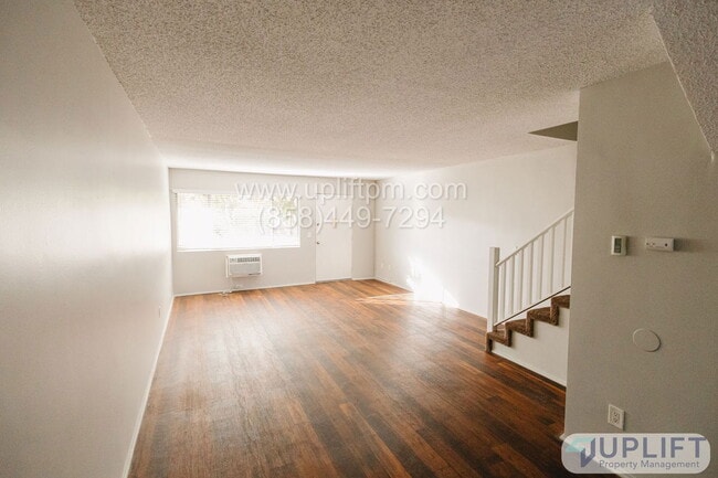 Photo - 5787 College Ave