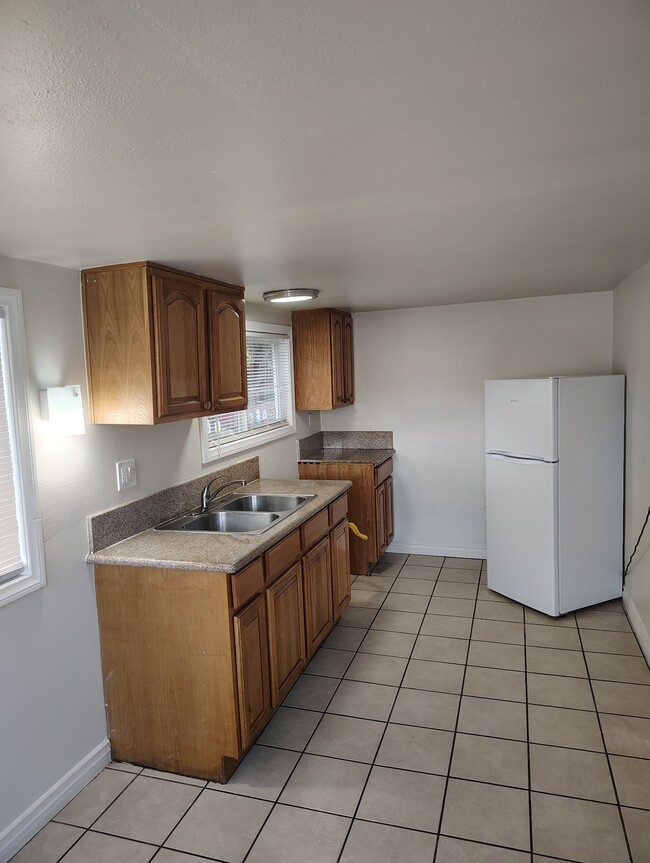 Building Photo - 818 E Rte 66 Unit 5