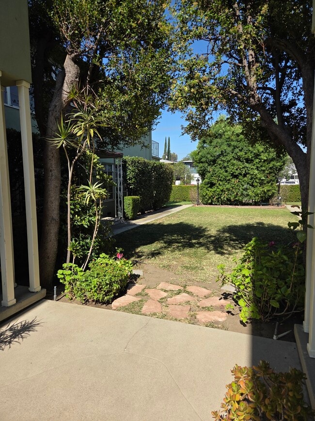 Photo - 5854 Woodman Ave