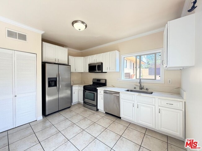 Photo - 605 1/2 Tularosa Dr