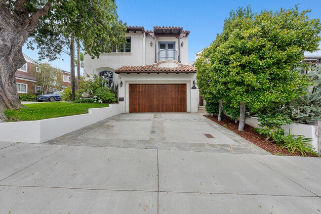 Photo - 1901 John St