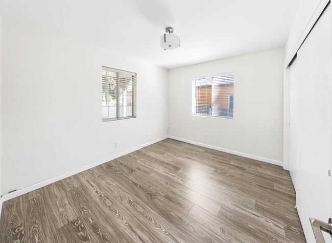 Photo - 10225 Fernglen Ave