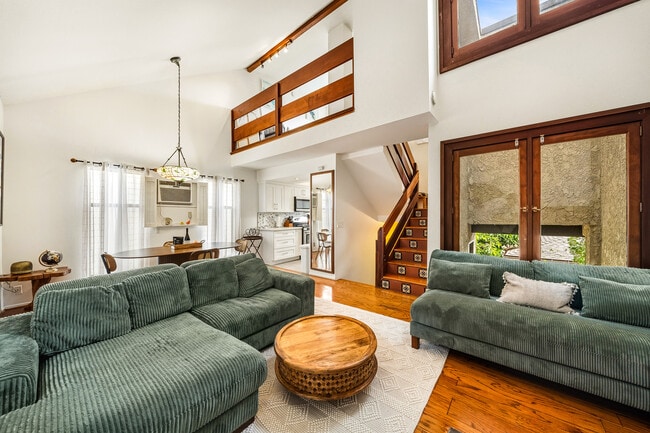 Building Photo - 906 Kings Rd