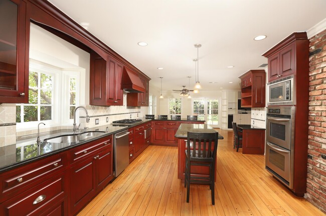 Photo - 605 Brightside Ln