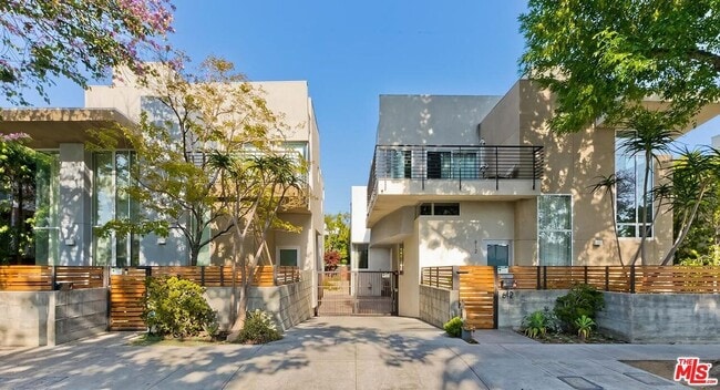 Photo - 614 Westmount Dr Townhome
